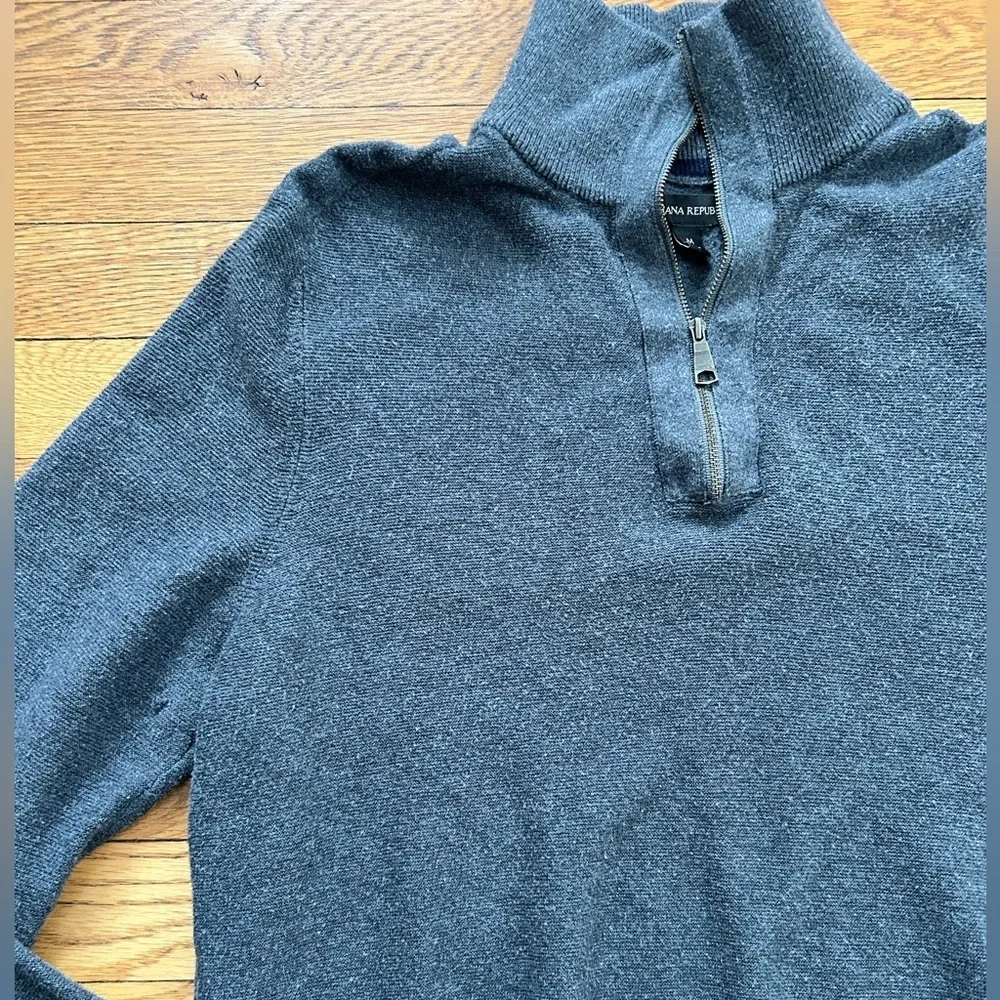 Banana Republic‎ Men’s Gray 1/4 Zip Pullover Sweater - Size Medium